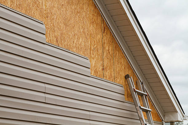 Professional Siding Replacement technician working in Conroe, TX